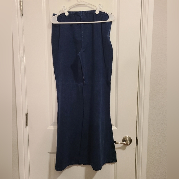 Halloween 1970s Hippee Costume - Picture 7 of 8